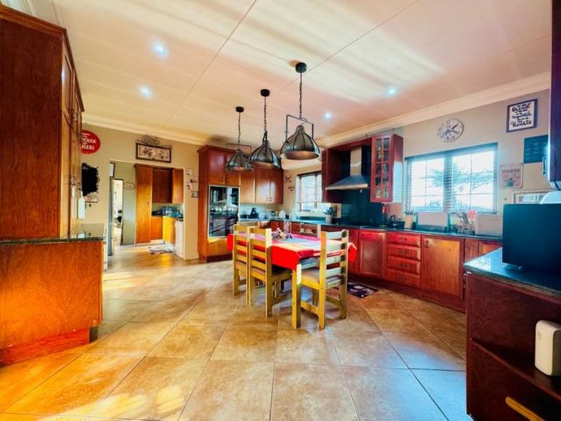 5 Bedroom Property for Sale in Kameeldrift East Gauteng