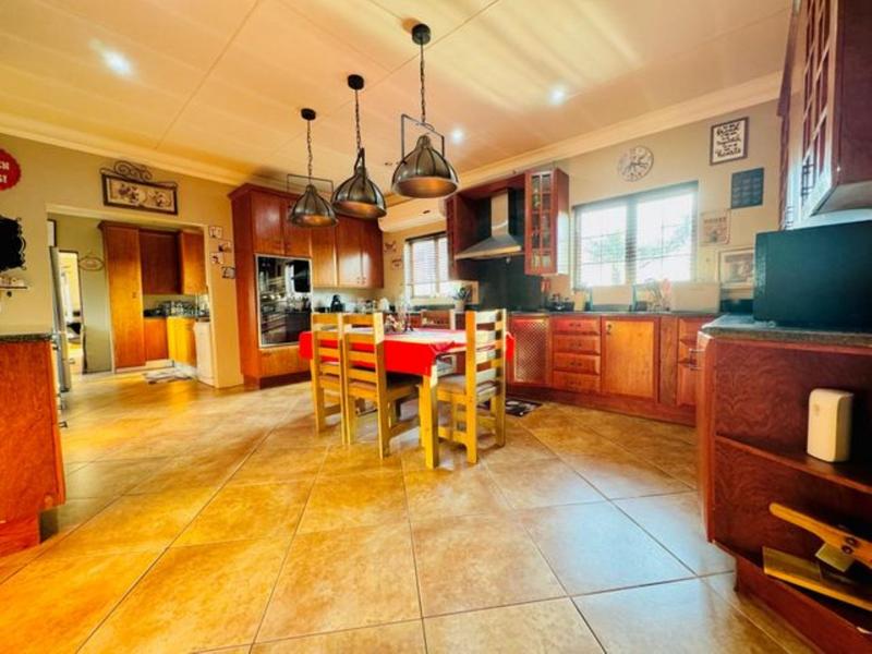 5 Bedroom Property for Sale in Kameeldrift East Gauteng