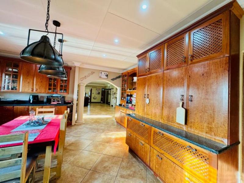 5 Bedroom Property for Sale in Kameeldrift East Gauteng