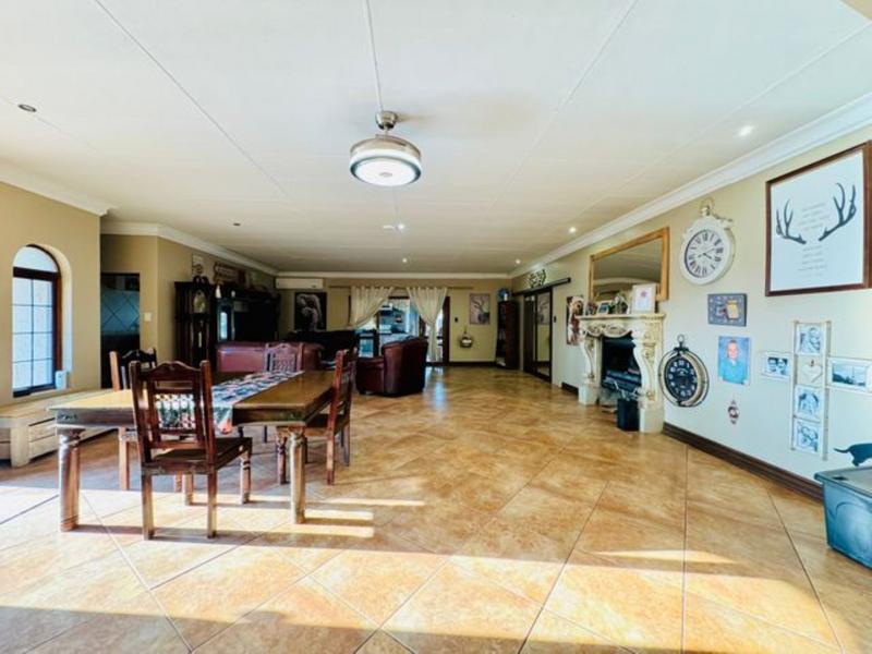 5 Bedroom Property for Sale in Kameeldrift East Gauteng