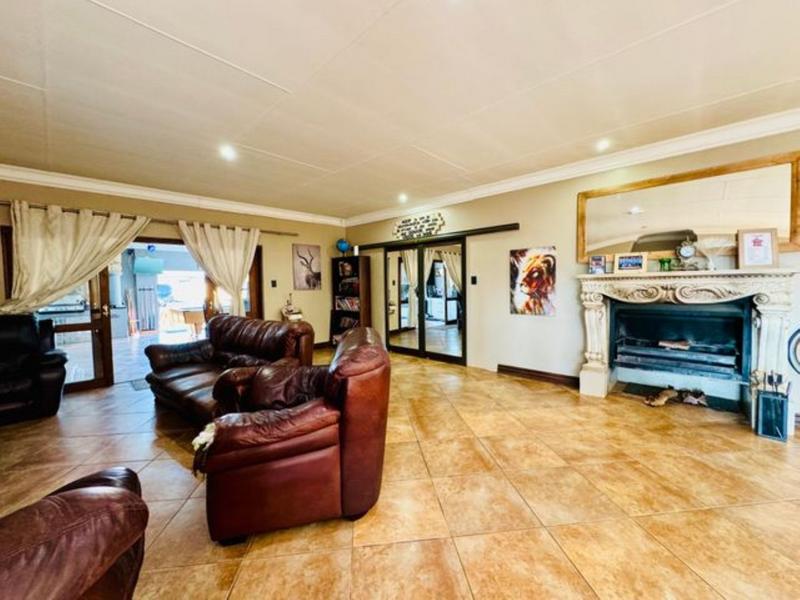 5 Bedroom Property for Sale in Kameeldrift East Gauteng