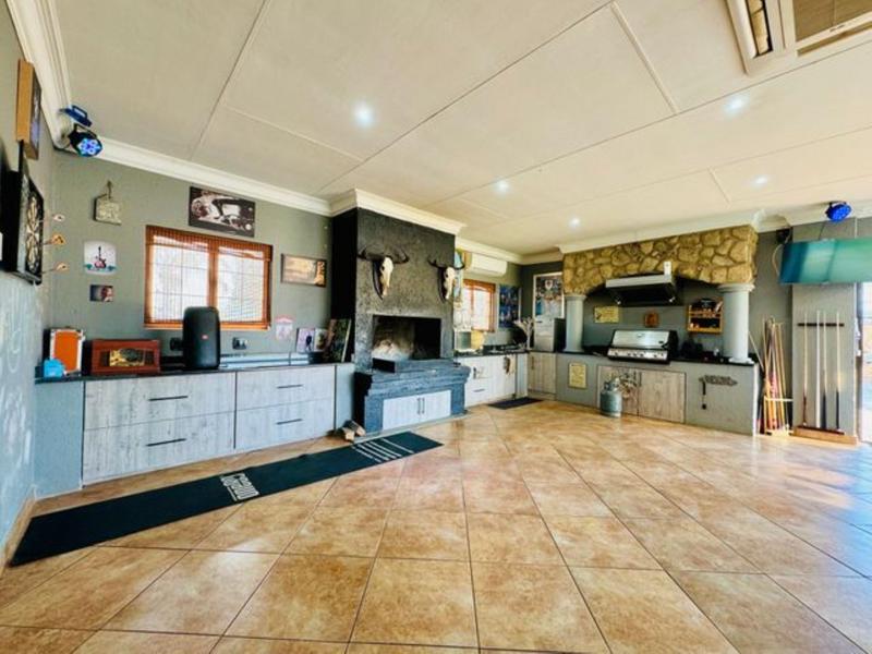 5 Bedroom Property for Sale in Kameeldrift East Gauteng