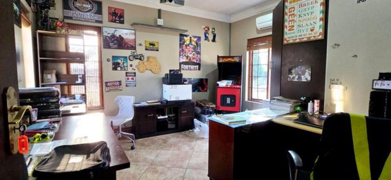 5 Bedroom Property for Sale in Kameeldrift East Gauteng