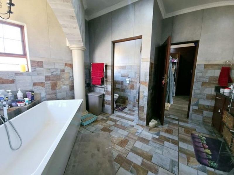 5 Bedroom Property for Sale in Kameeldrift East Gauteng