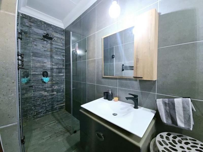 5 Bedroom Property for Sale in Kameeldrift East Gauteng