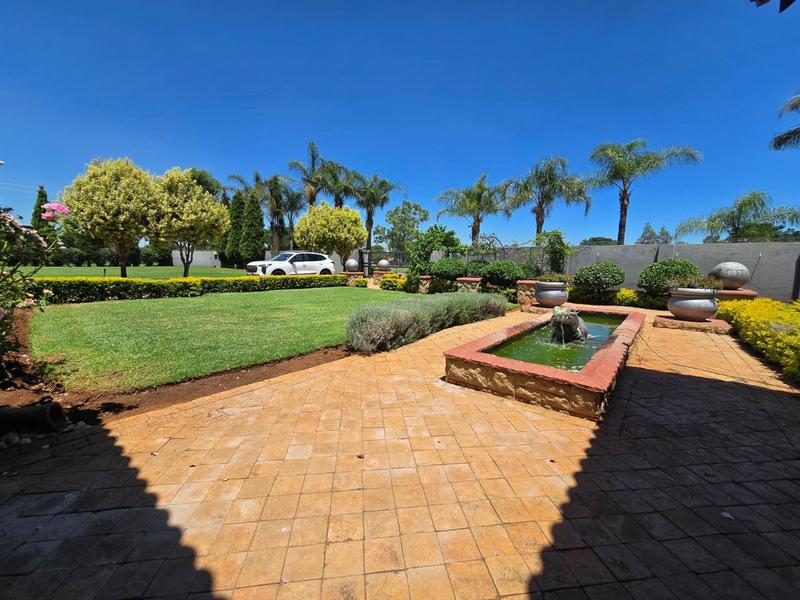 5 Bedroom Property for Sale in Kameeldrift East Gauteng