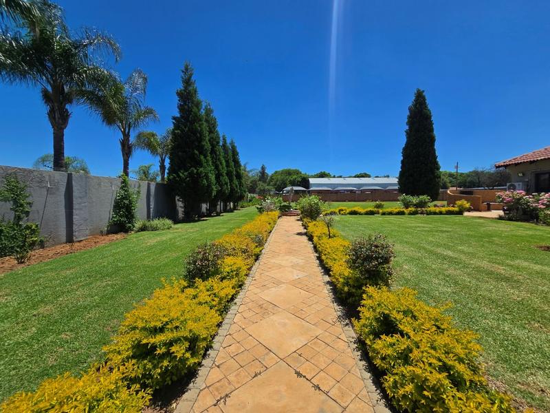 5 Bedroom Property for Sale in Kameeldrift East Gauteng