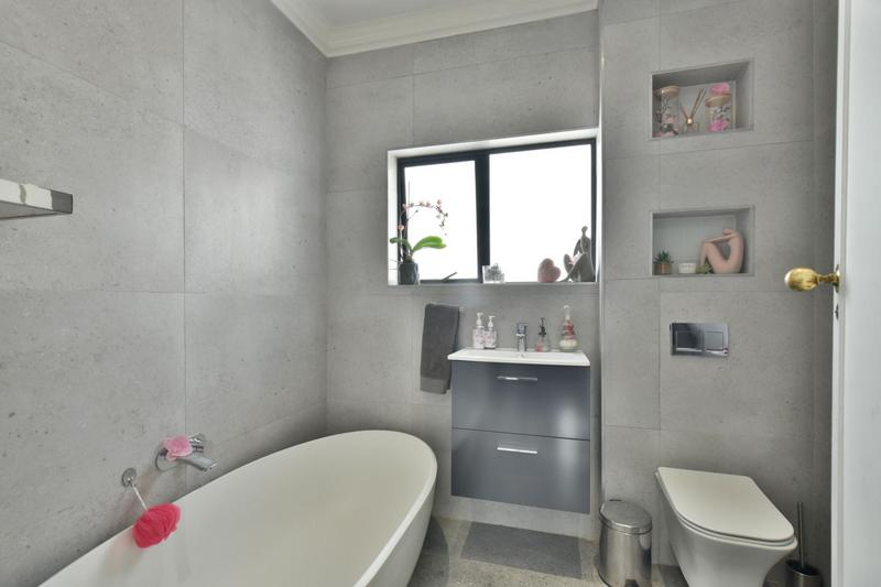 5 Bedroom Property for Sale in Brackenhurst Gauteng