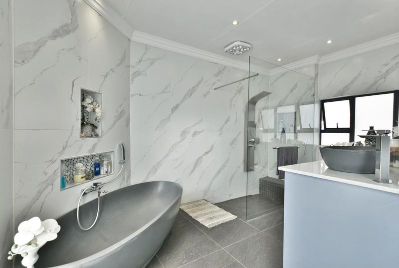 5 Bedroom Property for Sale in Brackenhurst Gauteng