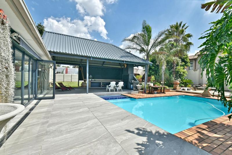 5 Bedroom Property for Sale in Brackenhurst Gauteng