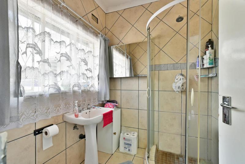 5 Bedroom Property for Sale in Brackenhurst Gauteng