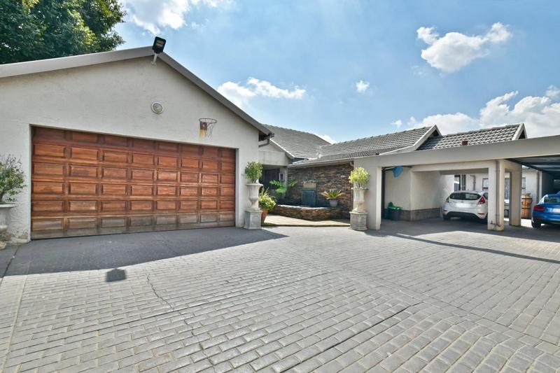 5 Bedroom Property for Sale in Brackenhurst Gauteng