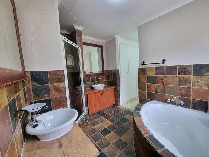 5 Bedroom Property for Sale in Amorosa Gauteng