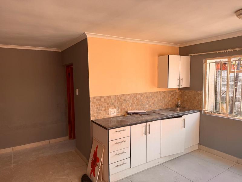 To Let 1 Bedroom Property for Rent in Kensington Gauteng