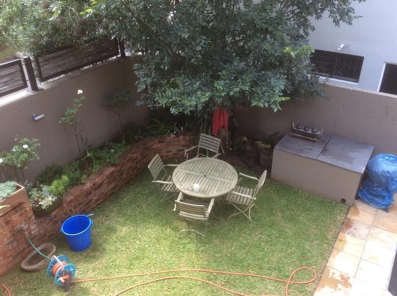 2 Bedroom Property for Sale in Magaliessig Gauteng