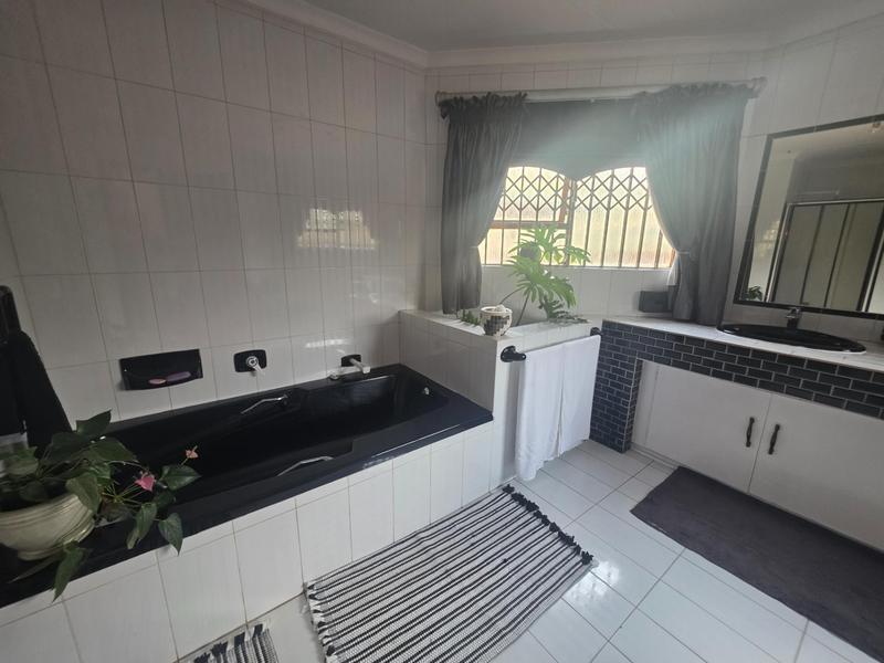4 Bedroom Property for Sale in Sunward Park Gauteng