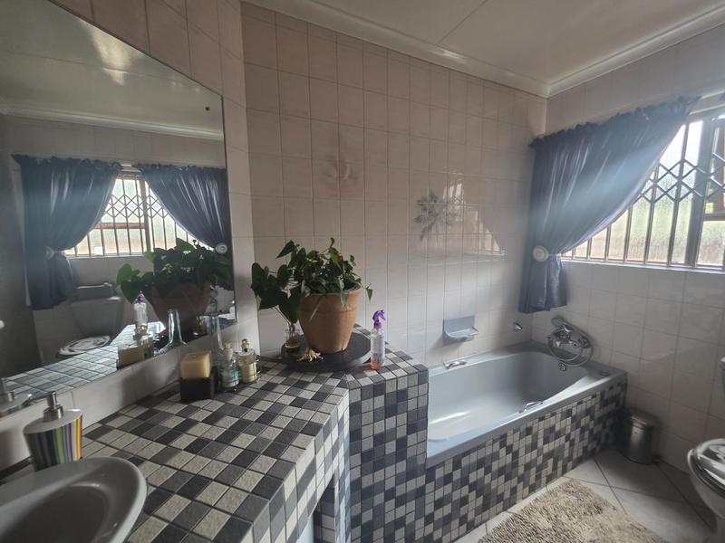 4 Bedroom Property for Sale in Sunward Park Gauteng