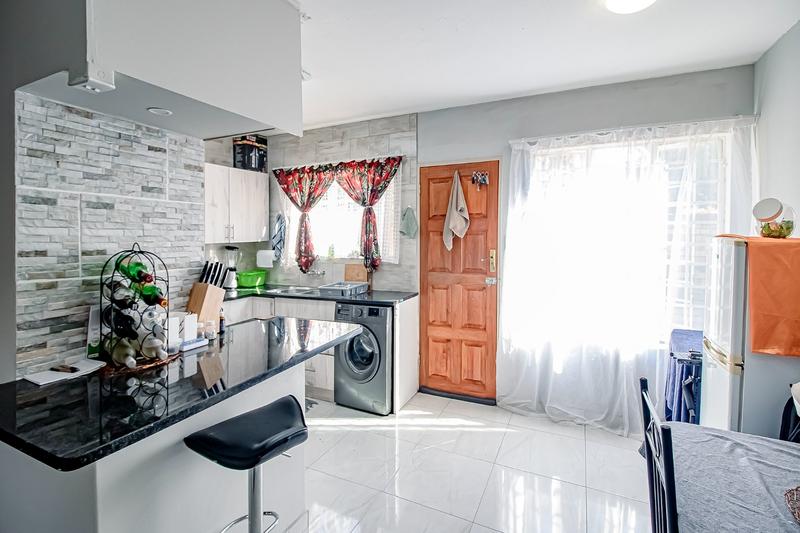 2 Bedroom Property for Sale in Annlin Gauteng