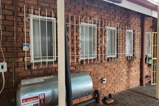 3 Bedroom Property for Sale in Dorandia Gauteng