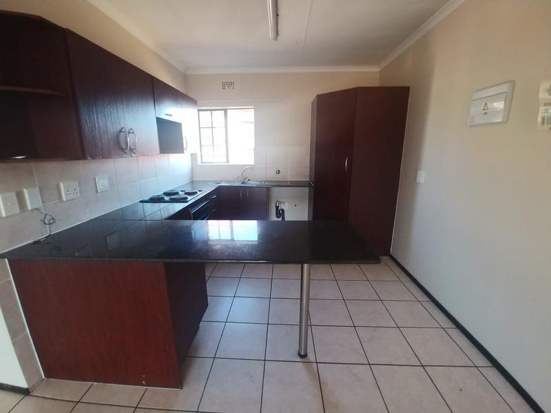 To Let 2 Bedroom Property for Rent in Sonneveld Gauteng