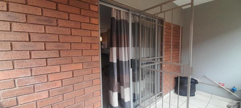 To Let 2 Bedroom Property for Rent in Monavoni Gauteng