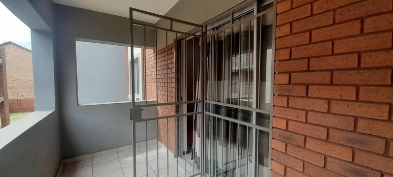 To Let 2 Bedroom Property for Rent in Monavoni Gauteng