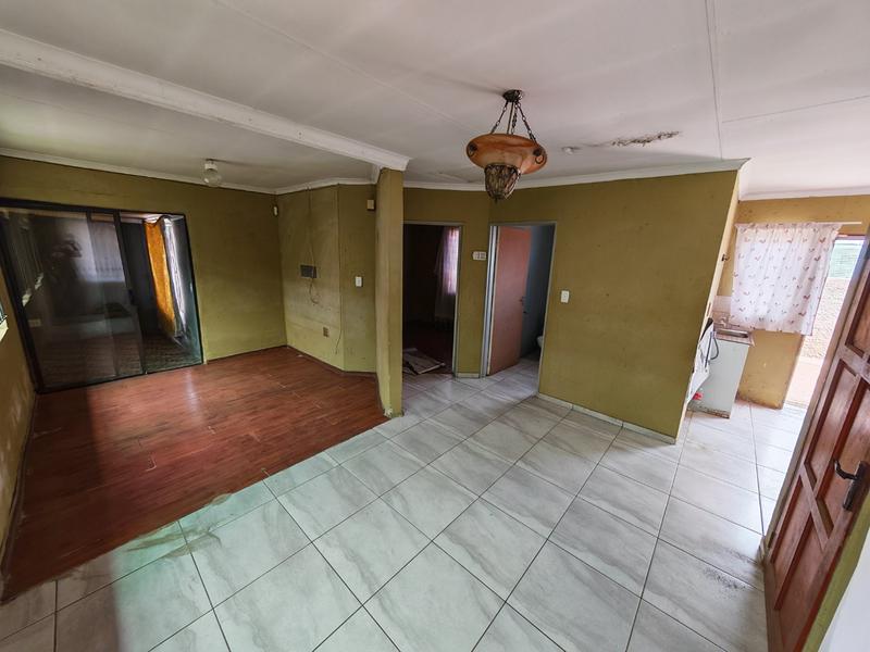 2 Bedroom Property for Sale in Lakeside Gauteng