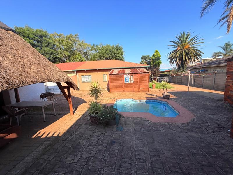 2 Bedroom Property for Sale in Vanderbijlpark CW Gauteng