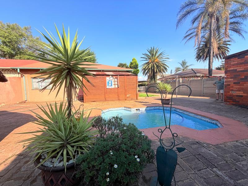 2 Bedroom Property for Sale in Vanderbijlpark CW Gauteng