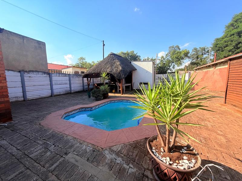 2 Bedroom Property for Sale in Vanderbijlpark CW Gauteng