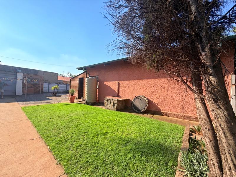 2 Bedroom Property for Sale in Vanderbijlpark CW Gauteng