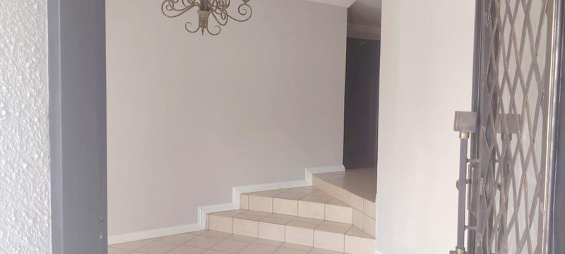 6 Bedroom Property for Sale in Noordheuwel Gauteng