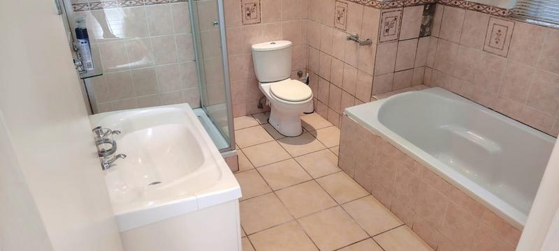 6 Bedroom Property for Sale in Noordheuwel Gauteng