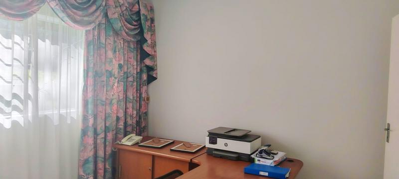 6 Bedroom Property for Sale in Noordheuwel Gauteng