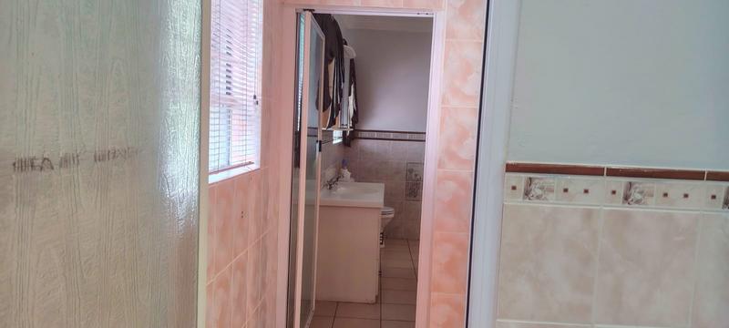 6 Bedroom Property for Sale in Noordheuwel Gauteng