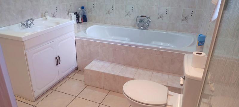 6 Bedroom Property for Sale in Noordheuwel Gauteng