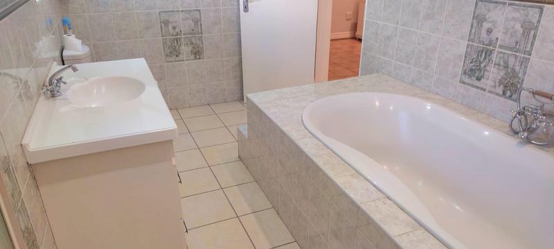 6 Bedroom Property for Sale in Noordheuwel Gauteng