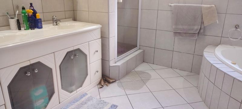 4 Bedroom Property for Sale in Willowbrook Gauteng