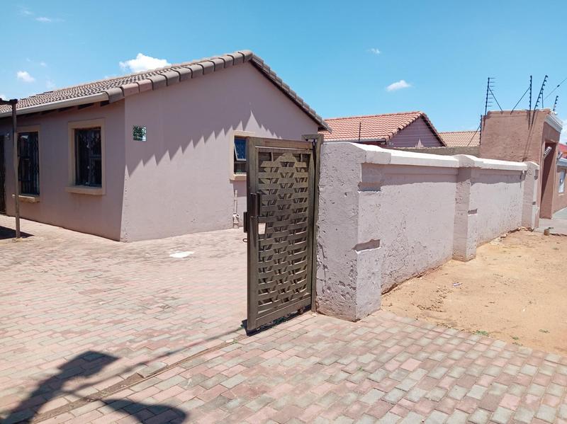 3 Bedroom Property for Sale in Protea Glen Gauteng