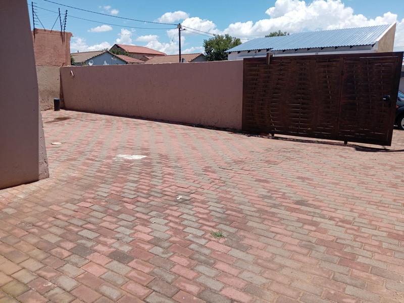 3 Bedroom Property for Sale in Protea Glen Gauteng