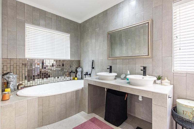 3 Bedroom Property for Sale in Ruimsig Gauteng