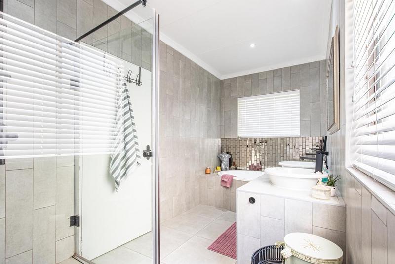 3 Bedroom Property for Sale in Ruimsig Gauteng