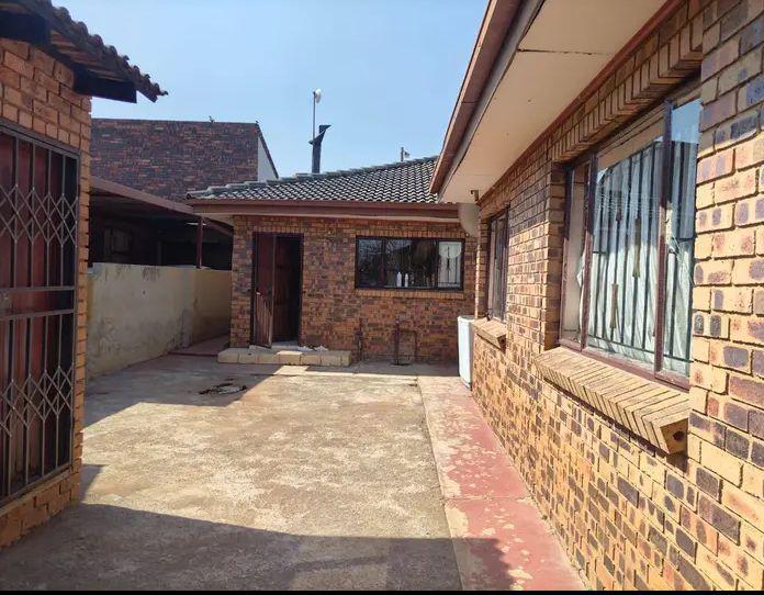 4 Bedroom Property for Sale in Katlehong South Gauteng