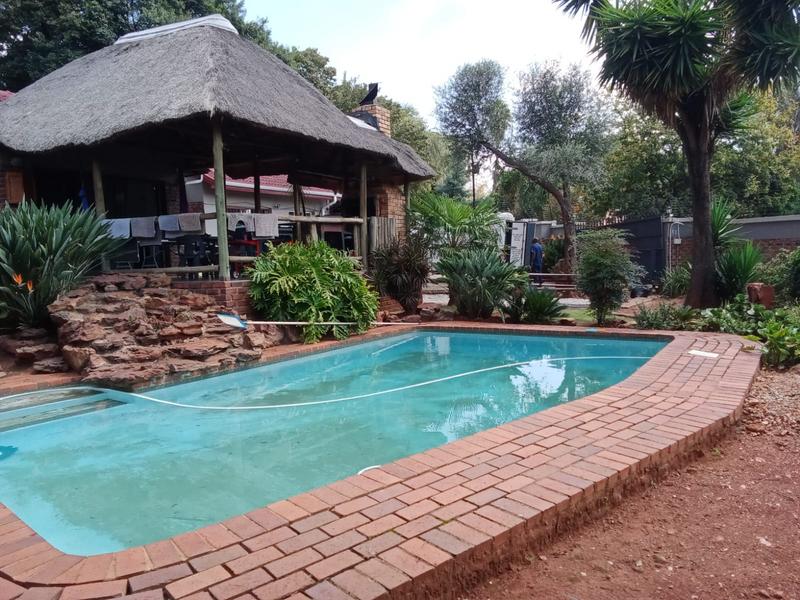 3 Bedroom Property for Sale in Helderkruin Gauteng