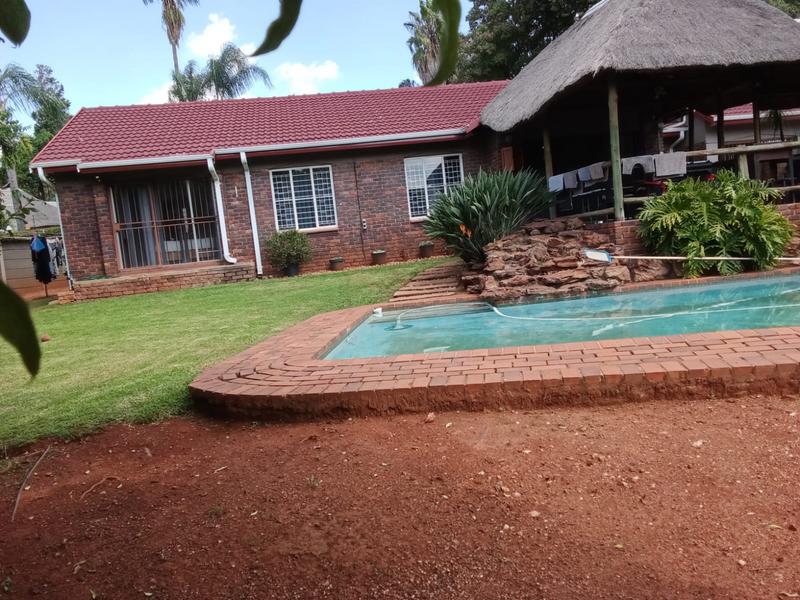 3 Bedroom Property for Sale in Helderkruin Gauteng