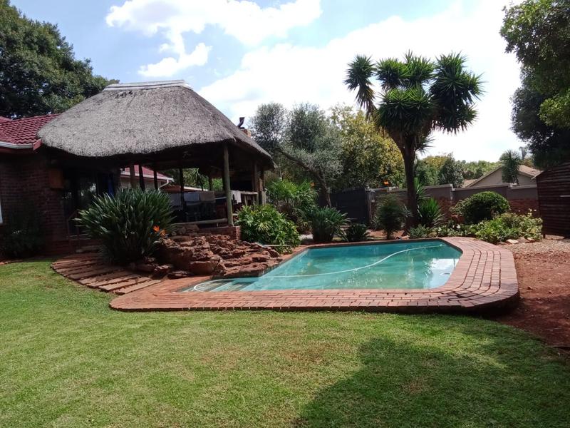 3 Bedroom Property for Sale in Helderkruin Gauteng