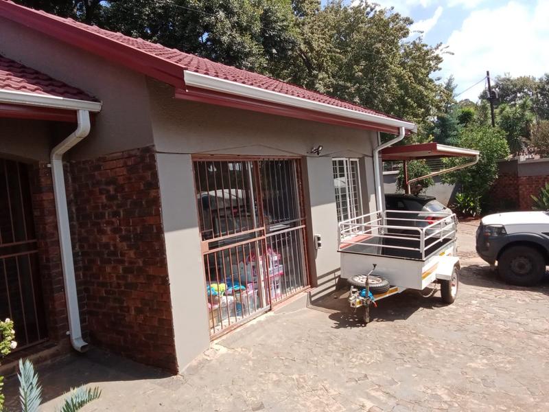 3 Bedroom Property for Sale in Helderkruin Gauteng