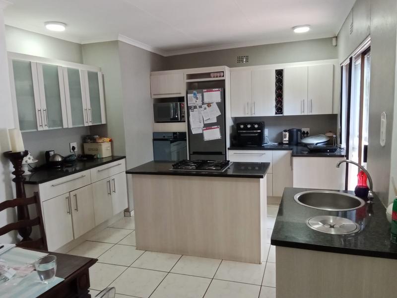 3 Bedroom Property for Sale in Helderkruin Gauteng