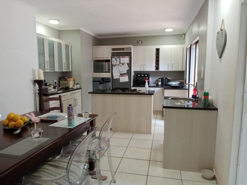 3 Bedroom Property for Sale in Helderkruin Gauteng