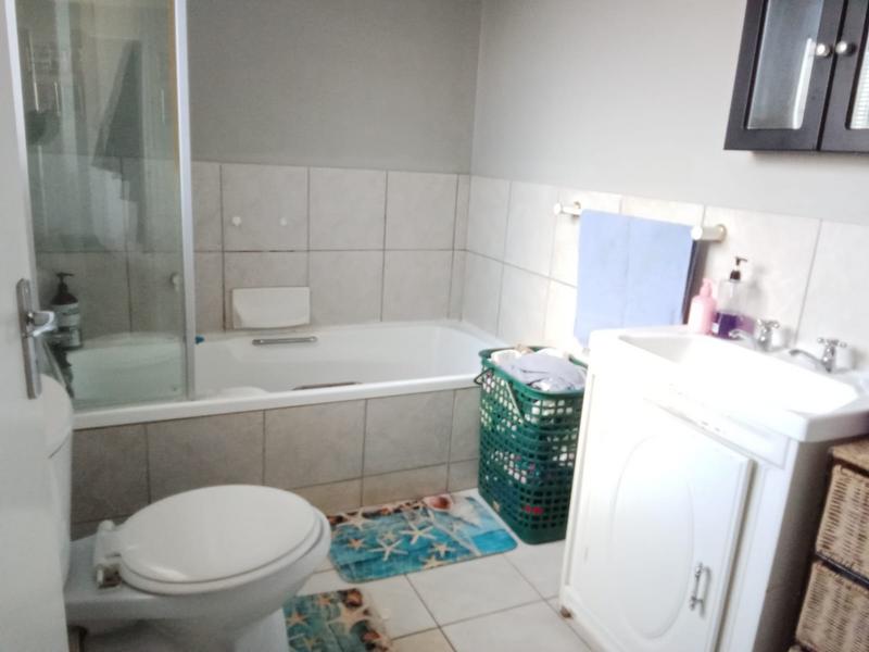 3 Bedroom Property for Sale in Helderkruin Gauteng